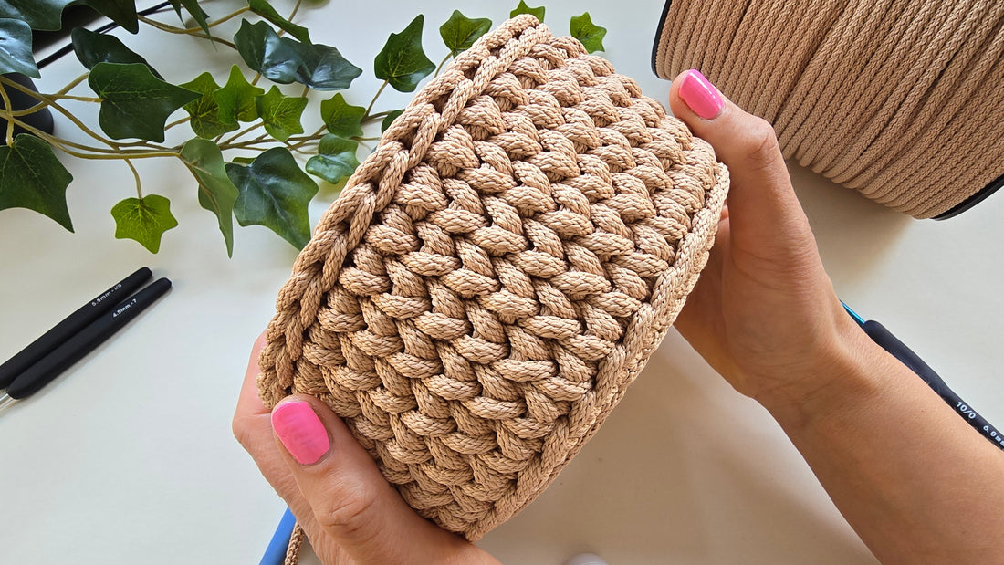 Kurv i "waistcoat stitch" mønsteret