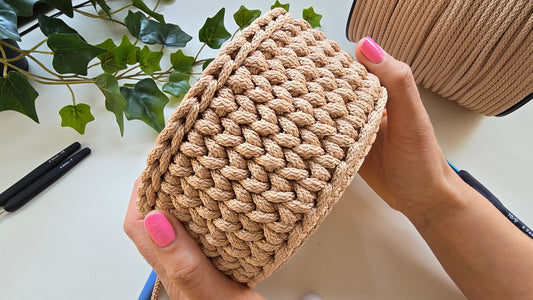 Kurv i "waistcoat stitch" mønsteret
