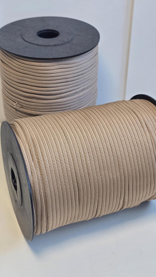 NR 213 Shiny beige 4mm hekle/makrame tråd