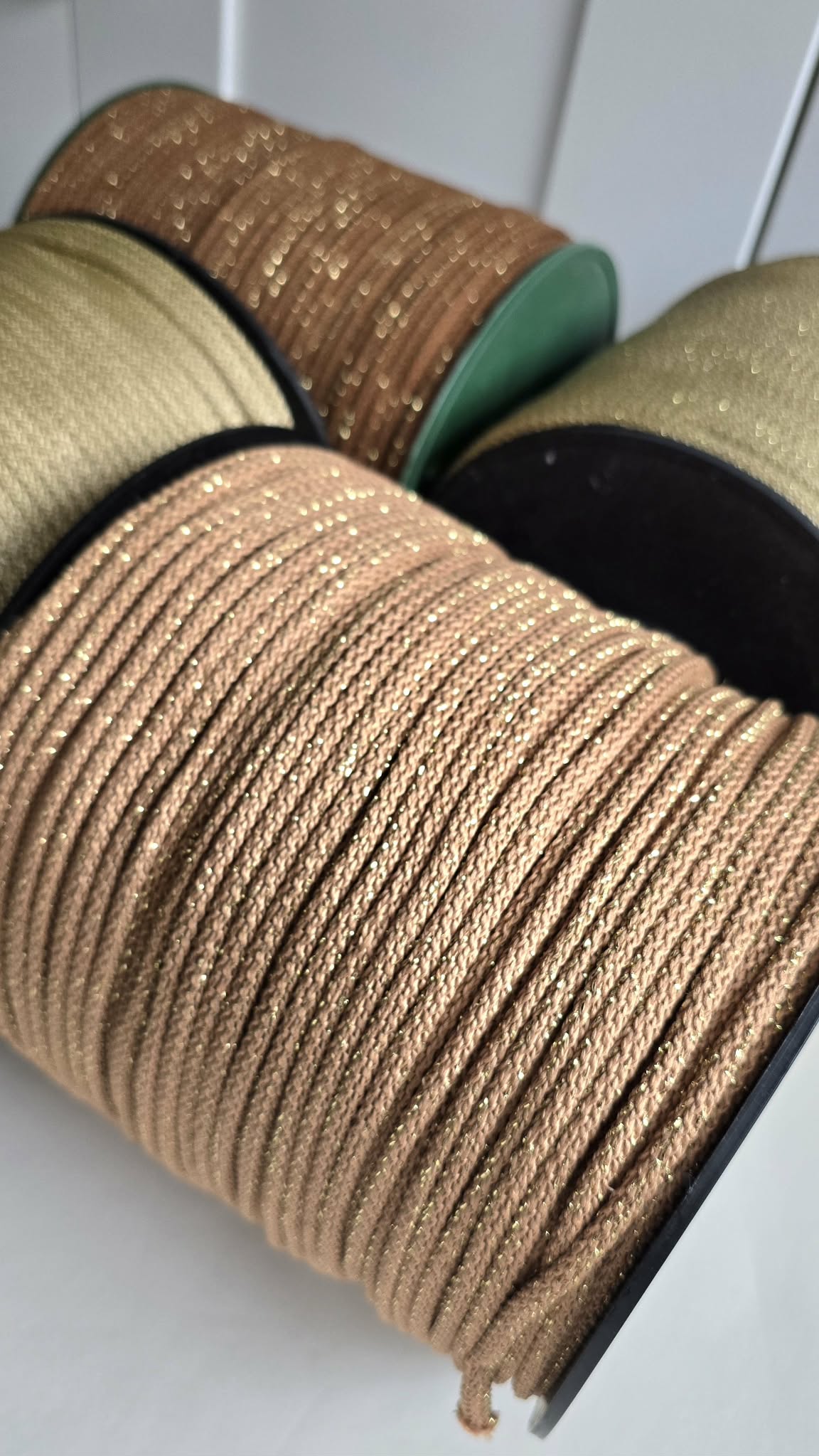 NR 5a Caramel-Gold 6mm hekle/makrame tråd