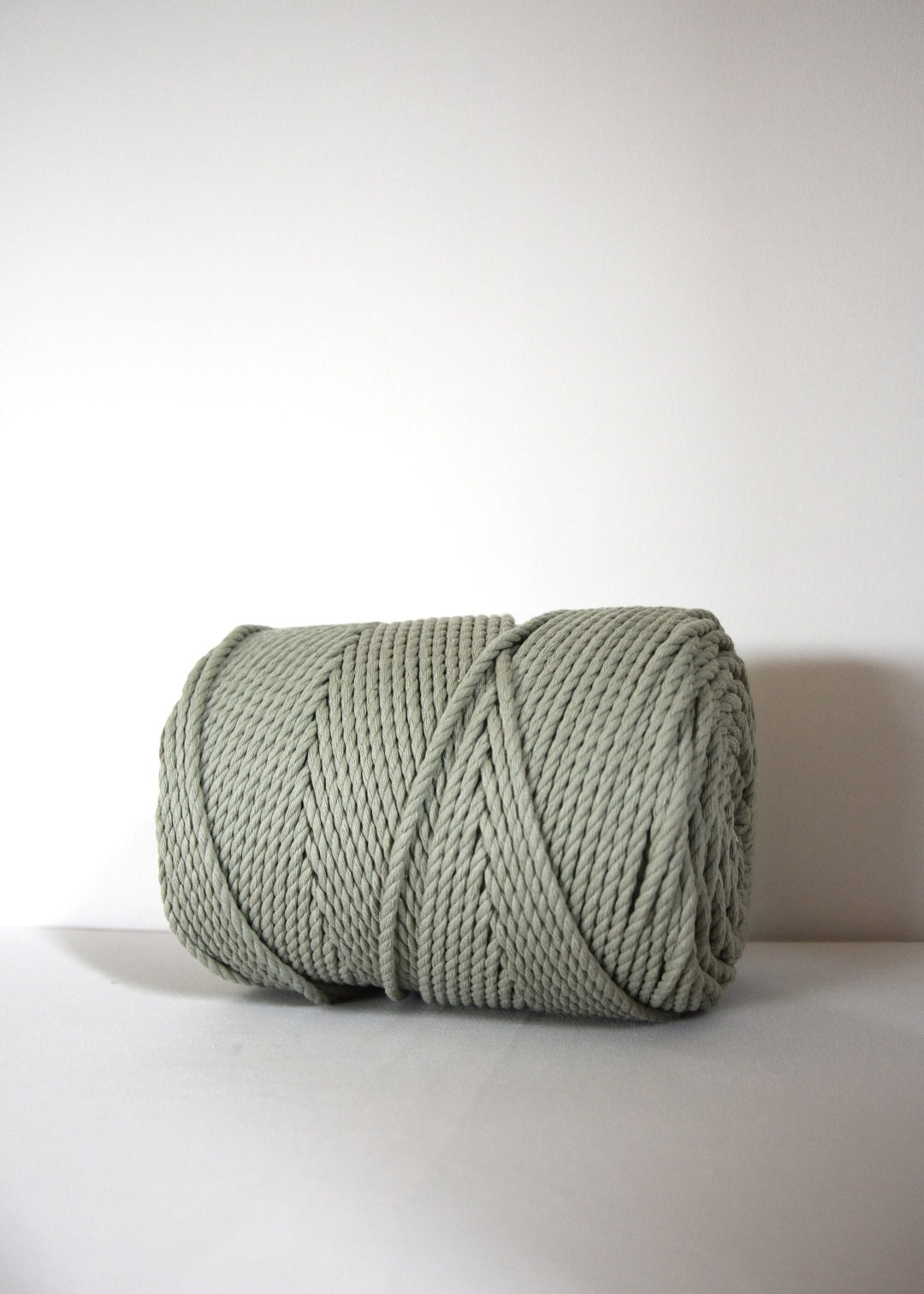 Bomullstråd 3mm 3ply Sage green 280m