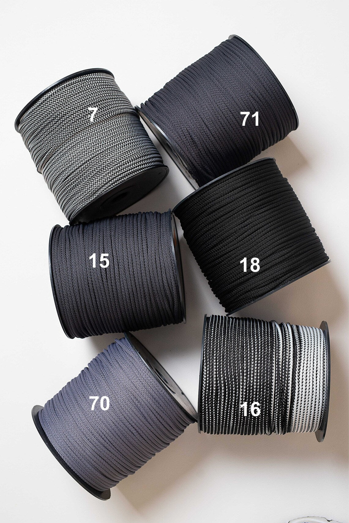 NR 18 Black 6mm hekle/makrame tråd